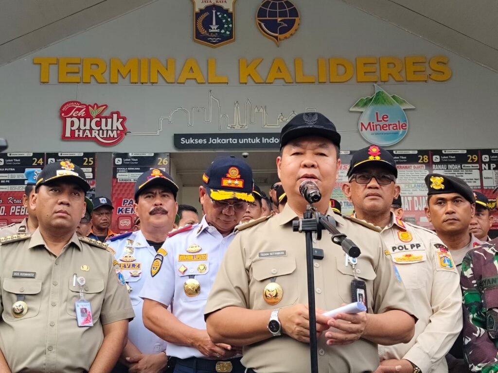 Portal Berita Indonesia dan Dunia Terkini Hari Ini, Update Harian Terbaru, Terlengkap, Tajam, Aktual dan Berimbang. PJ Gubernur DKI Jakarta Teguh Setyabudi Pastikan Perjalanan Mudik Libur Nataru di Terminal Kalideres Berjalan Lancar - Teropong Rakyat
