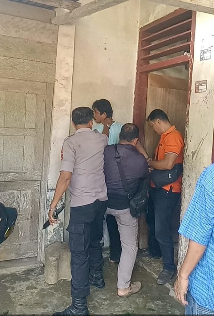 Portal Berita Indonesia dan Dunia Terkini Hari Ini, Update Harian Terbaru, Terlengkap, Tajam, Aktual dan Berimbang. Kasus Penikaman Anak Usia 3 Tahun di Amankan Polisi - Teropong Rakyat