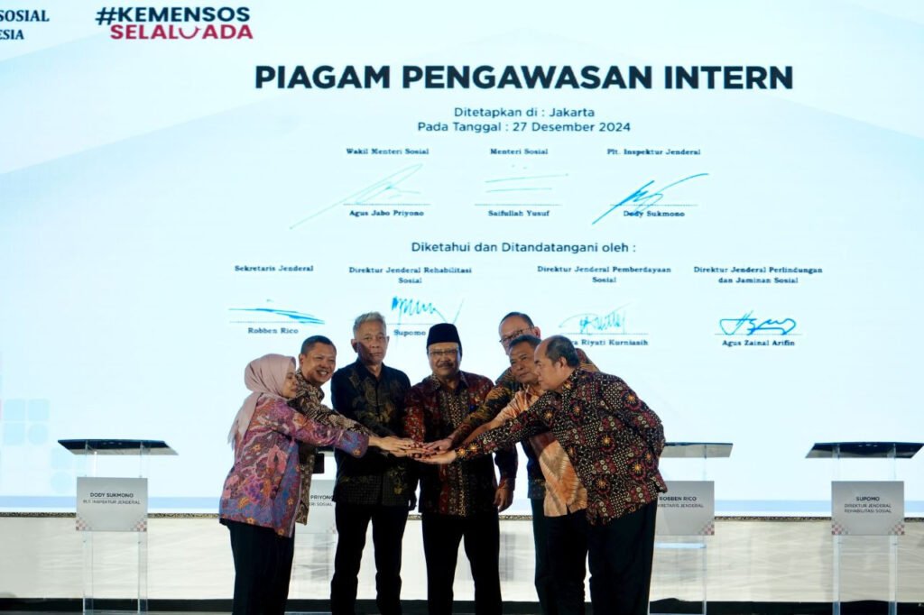 Portal Berita Indonesia dan Dunia Terkini Hari Ini, Update Harian Terbaru, Terlengkap, Tajam, Aktual dan Berimbang. Kementerian Sosial Kukuhkan Komitmen Bersama untuk Tata Kelola Berintegritas - Teropong Rakyat