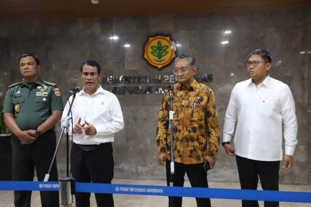 Portal Berita Indonesia dan Dunia Terkini Hari Ini, Update Harian Terbaru, Terlengkap, Tajam, Aktual dan Berimbang. Mentan Amran, Menteri PU dan TNI AD Kompak Perkuat Kolaborasi Percepat Swasembada Pangan - Teropong Rakyat