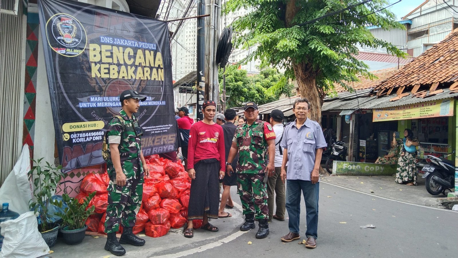 Dibawah Naungan sholawat (DNS) Berikan Bantuan kepada Para Korban Kebakaran di Kemayoran