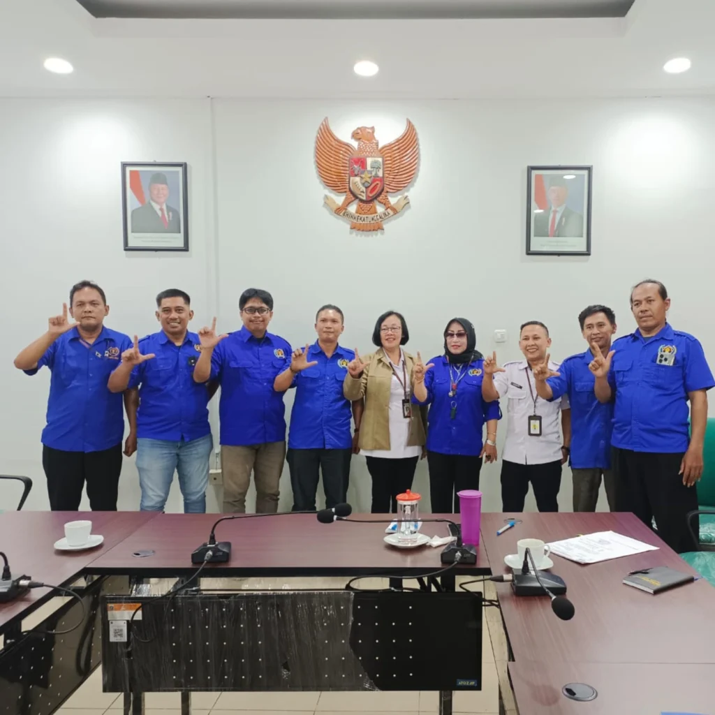 Portal Berita Indonesia dan Dunia Terkini Hari Ini, Update Harian Terbaru, Terlengkap, Tajam, Aktual dan Berimbang. Pokja PWI Wali Kota Jakarta Utara Audiensi ke Sudin Dukcapil - Teropong Rakyat
