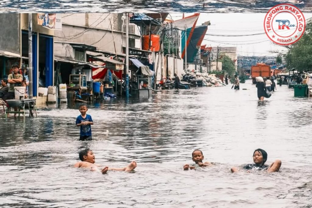 Portal Berita Indonesia dan Dunia Terkini Hari Ini, Update Harian Terbaru, Terlengkap, Tajam, Aktual dan Berimbang. Banjir Rob Kembali Landai Jakarta Utara, Muara Angke dan Ancol Terendam - Teropong Rakyat