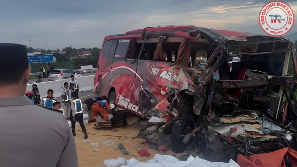 Kecelakaan Maut di Tol Pandaan-Malang: 4 Tewas, Puluhan Luka-luka - Teropong Rakyat