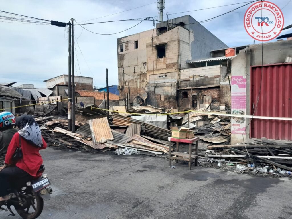 Portal Berita Indonesia dan Dunia Terkini Hari Ini, Update Harian Terbaru, Terlengkap, Tajam, Aktual dan Berimbang. Rumah Hingga Ruko Hangus Terbakar Di Koja, Kerugian Hampir 1 MILIAR - Teropong Rakyat