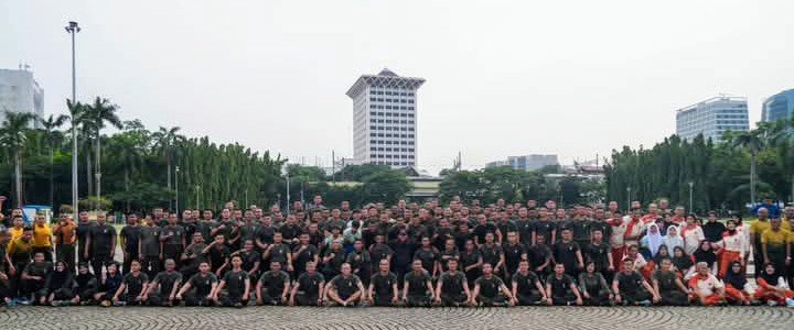 Pangkostrad Letjen TNI Mohammad Fadjar Laksanakan Olahraga Lari Bersama Prajurit di Monas  - Teropongrakyat.co