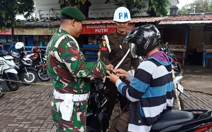 Denma Kostrad Gelar Pengecekan Administrasi Kendaraan untuk Personel Militer dan PNS - Teropongrakyat.co