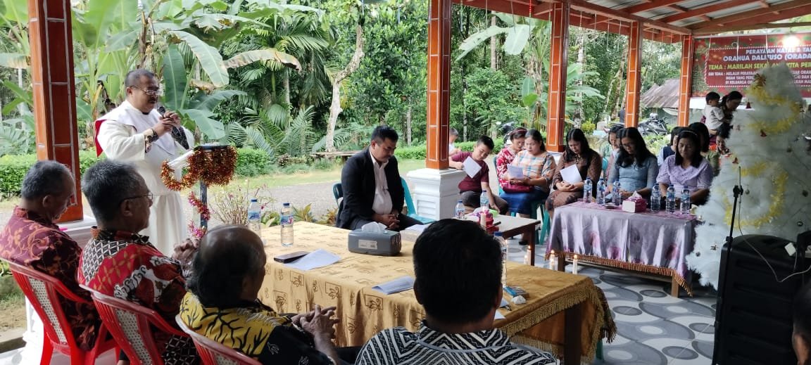 ORGANISASI ORADA MERAYAKAN NATAL DAN SYUKURAN TAHUN BARU DI ONOWAEMBO DESA ONOWAEMBO HILIGARA KECAMATAN HILIDUHO