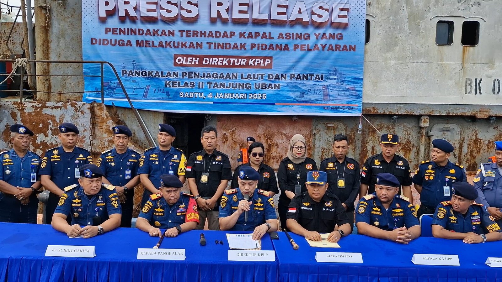 Lakukan Aktivitas Mencurigakan di Perairan Tanjung Berakit, Ditjen Perhubungan Laut Amankan Kapal Bendera Vanuatu dan 6 Kru Rusia,