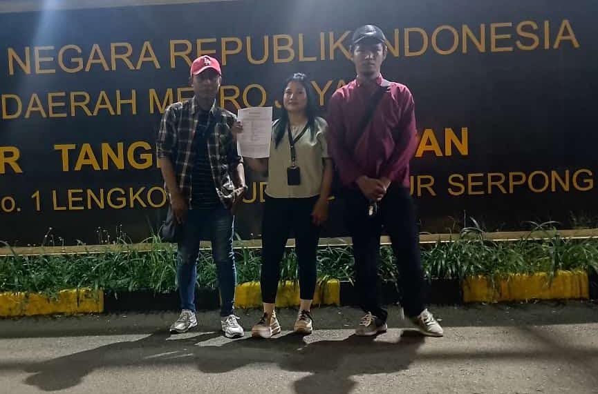 Portal Berita Indonesia dan Dunia Terkini Hari Ini, Update Harian Terbaru, Terlengkap, Tajam, Aktual dan Berimbang. Oknum Anggota Polsek Pagedangan Minta Uang Ganti Rugi Rp 62 Juta ke Wartawan, Pelapor Hanya Terima Rp 5 Juta - Teropong Rakyat