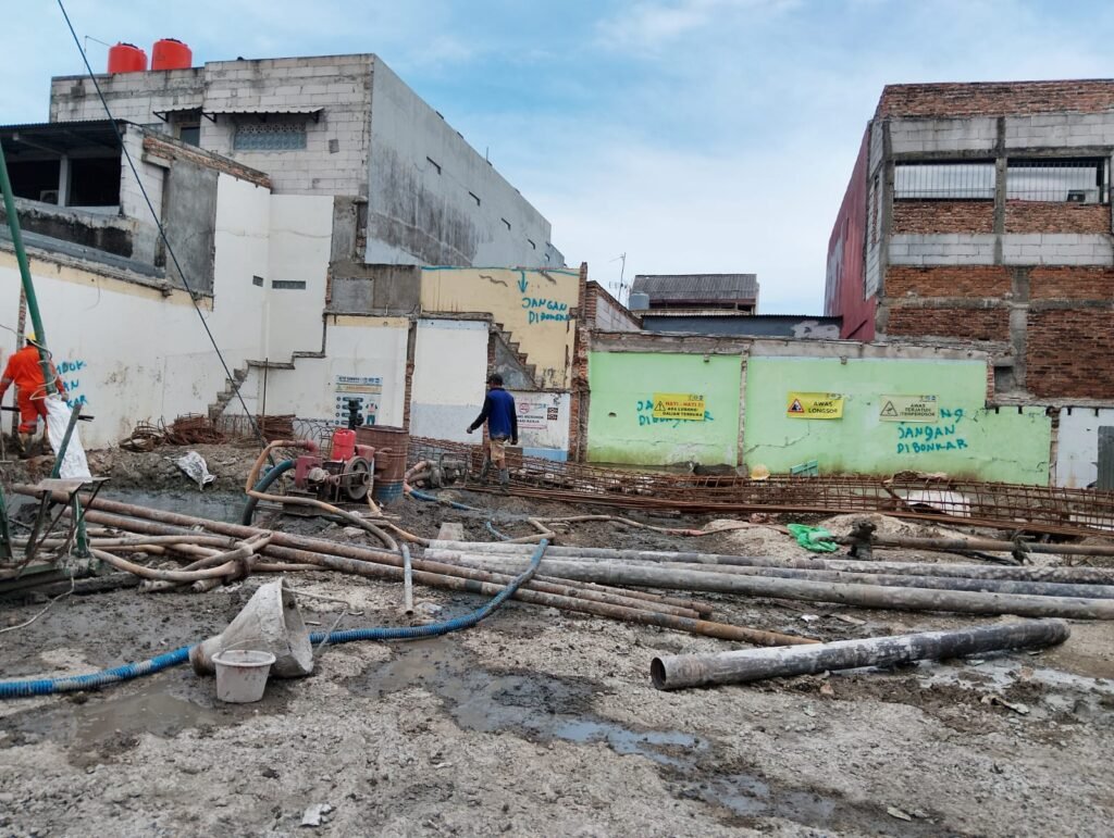 Pembangunan Tegangan Ekstra Tinggi (SUTET) 500 KV Priok, Mendapat Reaksi dari Warga - Teropong Rakyat