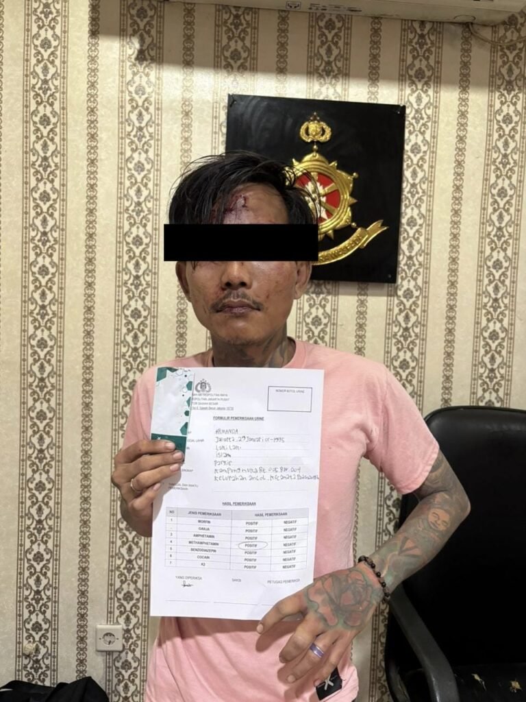 Portal Berita Indonesia dan Dunia Terkini Hari Ini, Update Harian Terbaru, Terlengkap, Tajam, Aktual dan Berimbang. Pencuri HP di Kosan Mangga Dua Selatan Tertangkap Massa - Teropong Rakyat