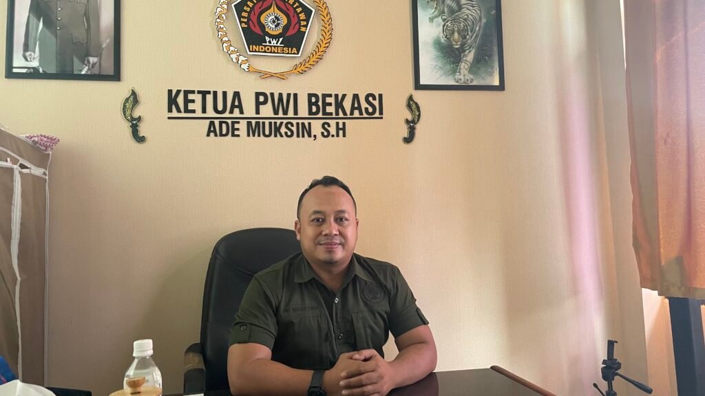 Portal Berita Indonesia dan Dunia Terkini Hari Ini, Update Harian Terbaru, Terlengkap, Tajam, Aktual dan Berimbang. Ketua PWI Bekasi Raya Desak Polres Metro Bekasi Kota Untuk Segera Menangkap Oknum Wartawan yang Mengaku-Ngaku Anggota PWI - Teropong Rakyat