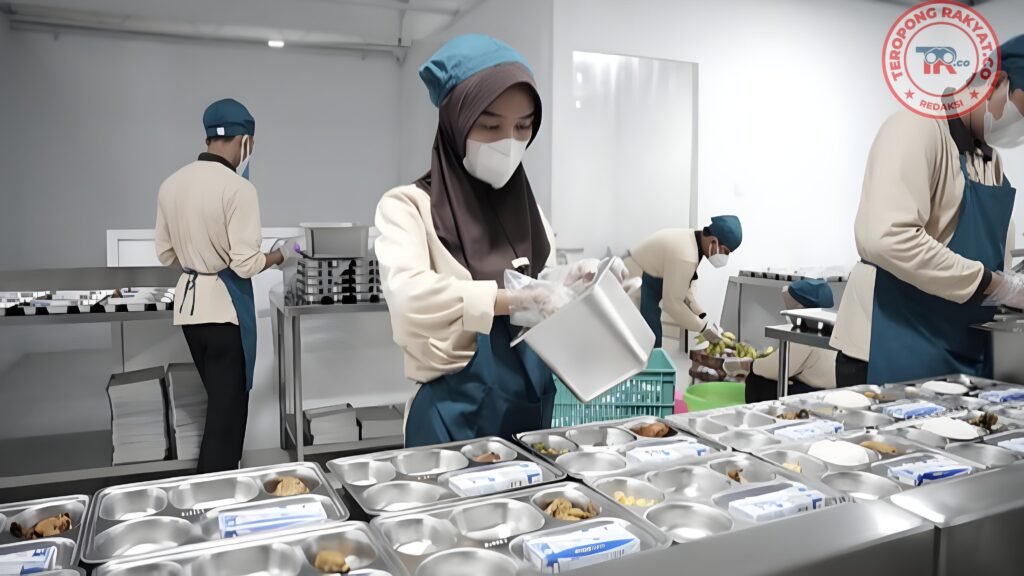 Portal Berita Indonesia dan Dunia Terkini Hari Ini, Update Harian Terbaru, Terlengkap, Tajam, Aktual dan Berimbang. Program Makan Bergizi Gratis Dimulai Hari ini di Jakarta Utara, Jepang Tawarkan Kerjasama - Teropong Rakyat