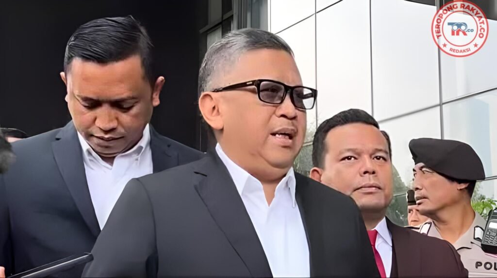 Portal Berita Indonesia dan Dunia Terkini Hari Ini, Update Harian Terbaru, Terlengkap, Tajam, Aktual dan Berimbang. Hasto Kristiyanto Tidak Ditahan Usai Pemeriksaan Perdana di KPK - Teropong Rakyat
