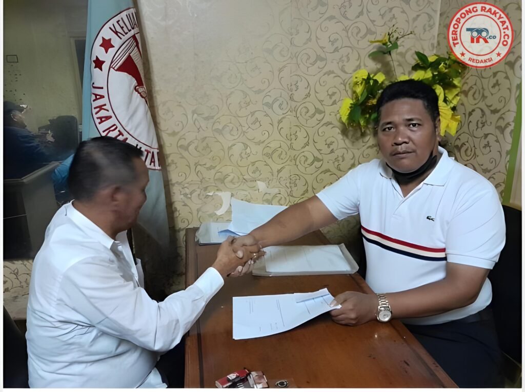 Portal Berita Indonesia dan Dunia Terkini Hari Ini, Update Harian Terbaru, Terlengkap, Tajam, Aktual dan Berimbang. Chaerulsyah Hasibuan Resmi Ambil Formulir Pendaftaran Calon Ketua Balai Wartawan Walikota Jakarta Utara - Teropong Rakyat