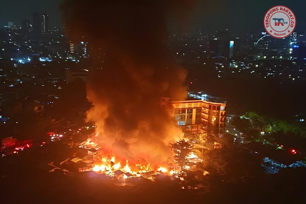 Kebakaran Hebat Kembali Terjadi Di Pemukiman Padat Kemayoran, 29 Unit Pemadam Diterjunkan - Teropong Rakyat