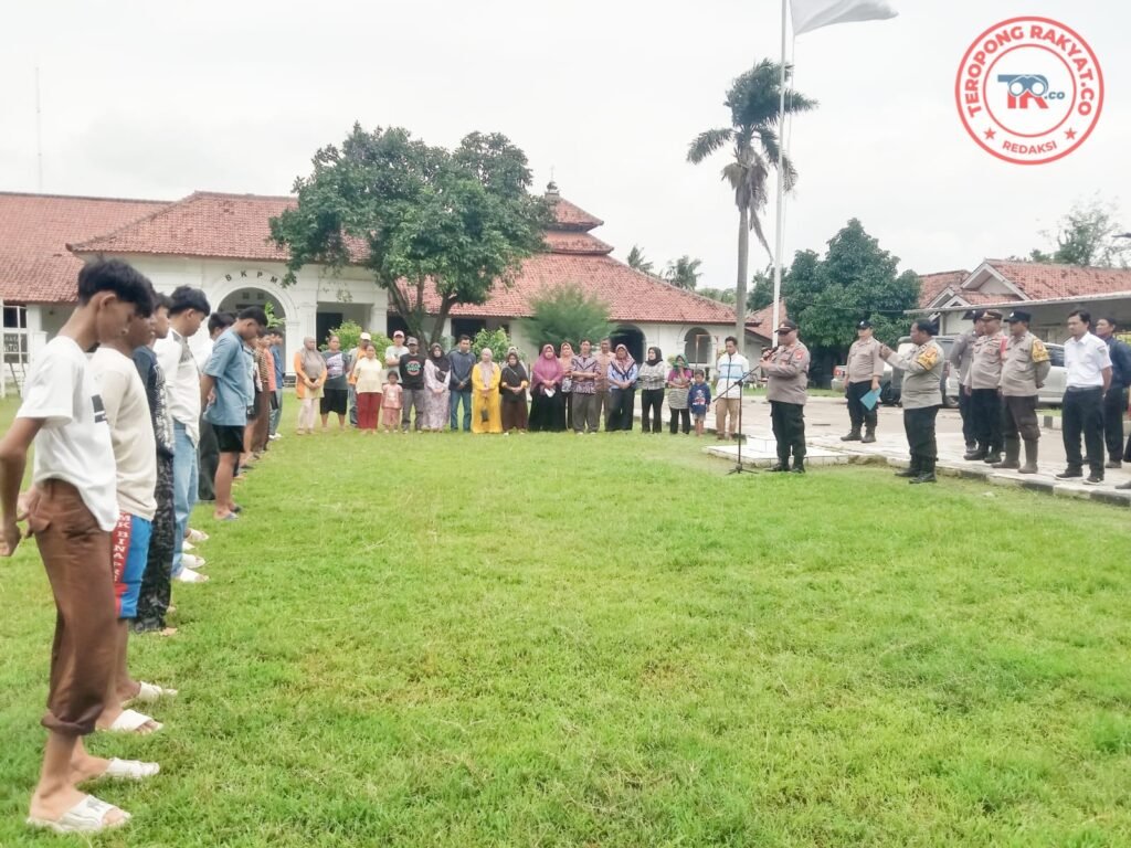 Portal Berita Indonesia dan Dunia Terkini Hari Ini, Update Harian Terbaru, Terlengkap, Tajam, Aktual dan Berimbang. Polsek Pebayuran Dapat Apresiasi dari Masyarakat dan Guru atas Kinerja Cemerlang - Teropong Rakyat