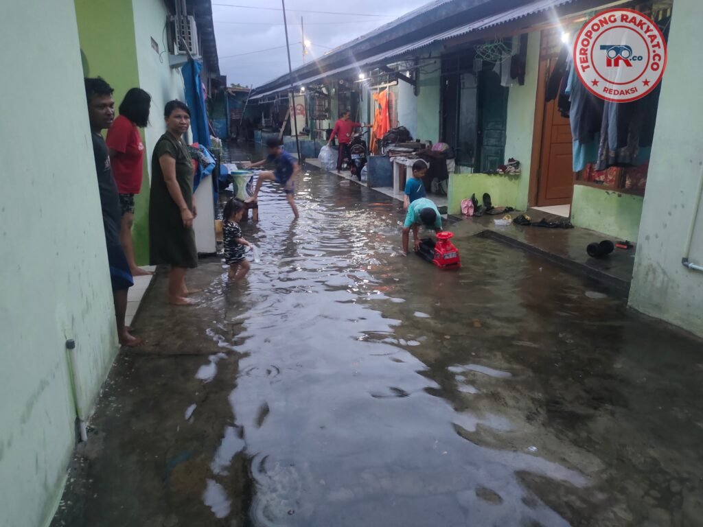 Hujan Lebat Semalaman, Sejumlah Wilayah Jakarta Tergenang Banjir - Teropong Rakyat