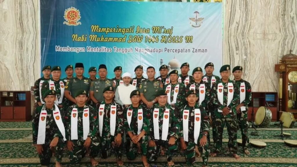 Portal Berita Indonesia dan Dunia Terkini Hari Ini, Update Harian Terbaru, Terlengkap, Tajam, Aktual dan Berimbang. Divif 1 Kostrad Peringati Isra’ Mi’raj 1446H, Dengan Tema Membangun Mentalitas Tangguh Menghadapi Percepatan Zaman - Teropong Rakyat