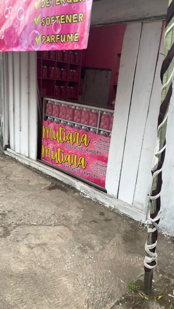Bekasi Darurat Obat Ilegal: Penjaga Toko Akui Setor ke Oknum Seragam Aktif - Teropong Rakyat