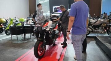 Piaggio Indonesia Resmi Luncurkan Aprilia SR-GT Sport di IIMS 2025