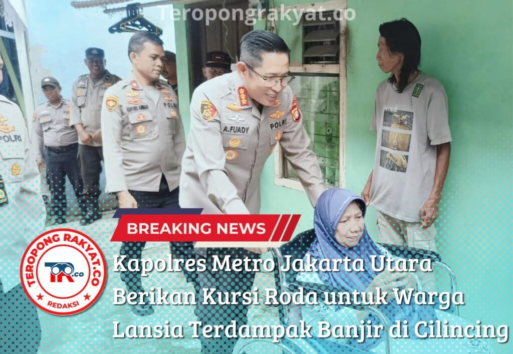 Kapolres Metro Jakarta Utara Berikan Kursi Roda untuk Warga Lansia Terdampak Banjir di Cilincing - Teropong Rakyat