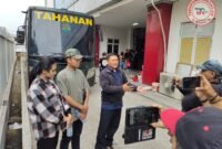 Pak Udin Saat Diwawancarai Di Pengadilan Negeri Jakarta Utara