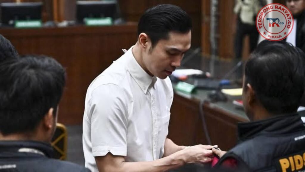 Portal Berita Indonesia dan Dunia Terkini Hari Ini, Update Harian Terbaru, Terlengkap, Tajam, Aktual dan Berimbang. Pengusaha Harvey Moeis Divonis 20 Tahun Penjara dalam Kasus Korupsi Timah - Teropong Rakyat