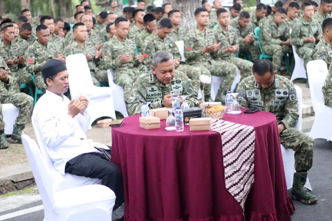 Hari Ulang Tahun Ke-64 Brigif 6 Kostrad Berbagi Kebahagiaan Bersama Yatim Piatu. - Teropongrakyat.co