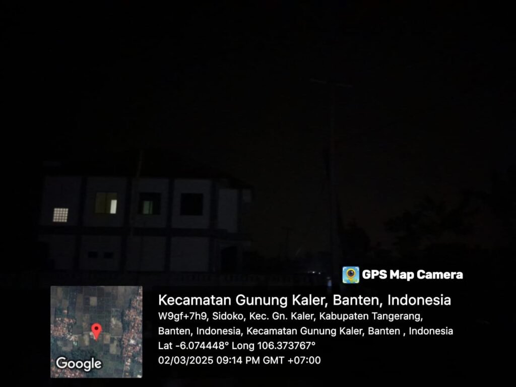 Portal Berita Indonesia dan Dunia Terkini Hari Ini, Update Harian Terbaru, Terlengkap, Tajam, Aktual dan Berimbang. Kantor Desa Sidoko Terlihat Gelap Gulita di Malam Kedua Ramadhan 1446H - Teropong Rakyat