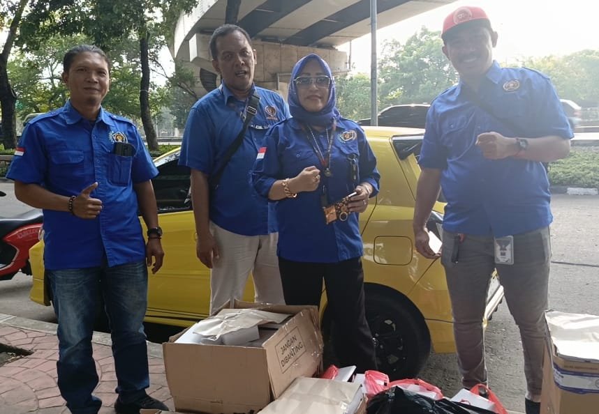 Portal Berita Indonesia dan Dunia Terkini Hari Ini, Update Harian Terbaru, Terlengkap, Tajam, Aktual dan Berimbang. Laksanakan Program Ramadhan, PWI Jakarta Utara Bagikan Takjil - Teropong Rakyat