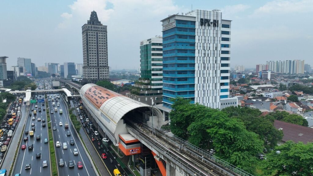 Portal Berita Indonesia dan Dunia Terkini Hari Ini, Update Harian Terbaru, Terlengkap, Tajam, Aktual dan Berimbang. KAI Dukung Konektivitas di Jabodetabek Lewat LRT Jabodebek Guna Hadirkan Mobilitas yang Lebih Efisien - Teropong Rakyat