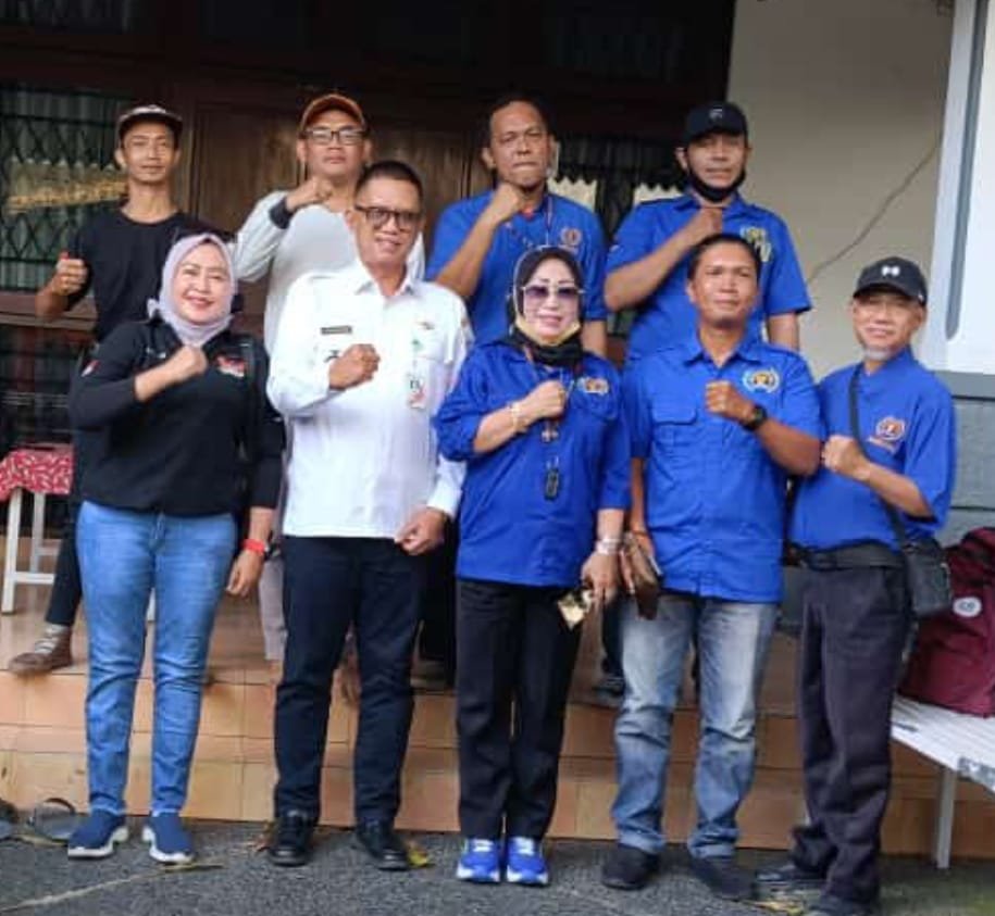 PWI Pokja Walikota Jakarta Utara dan Family Max Bagikan Ratusan Takjil di Rawabadak Selatan - Teropongrakyat.co