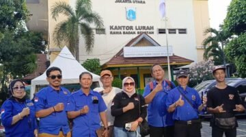 PWI Pokja Walikota Jakarta Utara dan Family Max Bagikan Ratusan Takjil di Rawabadak Selatan