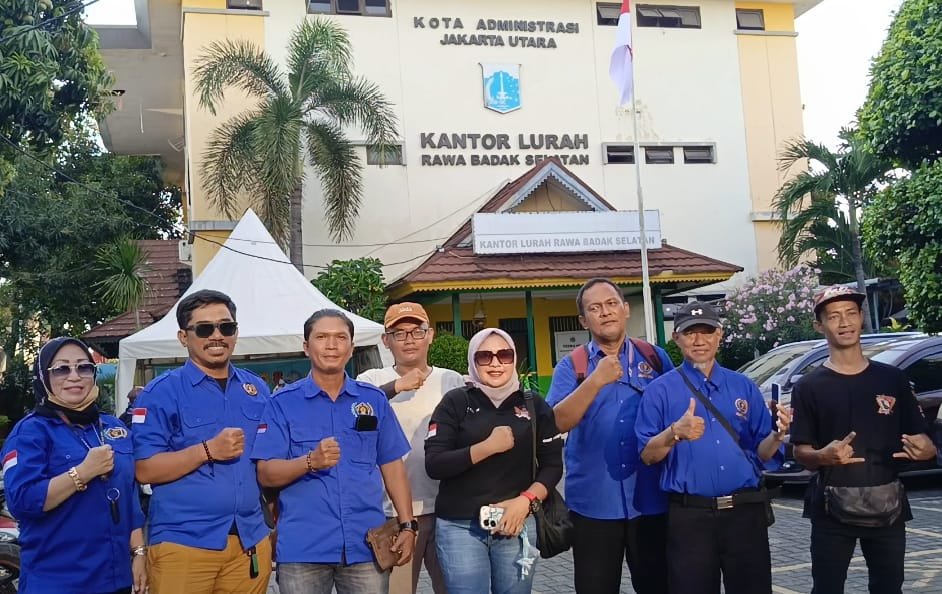 PWI Pokja Walikota Jakarta Utara dan Family Max Bagikan Ratusan Takjil di Rawabadak Selatan - Teropong Rakyat
