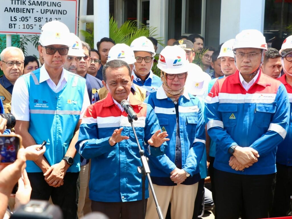 Portal Berita Indonesia dan Dunia Terkini Hari Ini, Update Harian Terbaru, Terlengkap, Tajam, Aktual dan Berimbang. Kunjungi SPKLU di Banten, Menteri ESDM Apresiasi Kesiapan PLN Sambut Mudik Lebaran 2025 - Teropong Rakyat