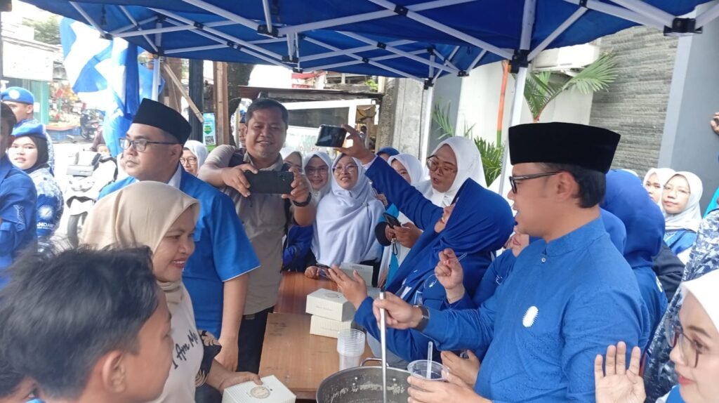Wamendagri Kunjungi Depok, Bersama Anggota DPRD Fraksi PAN Depok Berbagi Takjil Gratis Di Jalanan - Teropong Rakyat