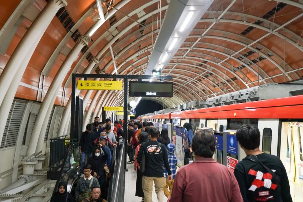 Portal Berita Indonesia dan Dunia Terkini Hari Ini, Update Harian Terbaru, Terlengkap, Tajam, Aktual dan Berimbang. LRT Jabodebek Siapkan Operasional Maksimal Selama Angkutan Lebaran 2025 - Teropong Rakyat