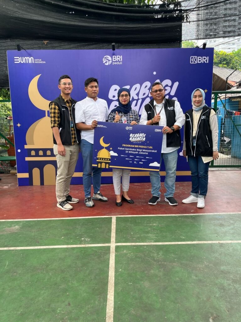 Portal Berita Indonesia dan Dunia Terkini Hari Ini, Update Harian Terbaru, Terlengkap, Tajam, Aktual dan Berimbang. BRI Group Berbagi Bahagia: Salurkan 1.000 Paket Sembako kepada Warga Kampung Bali, Tanah Abang - Teropong Rakyat