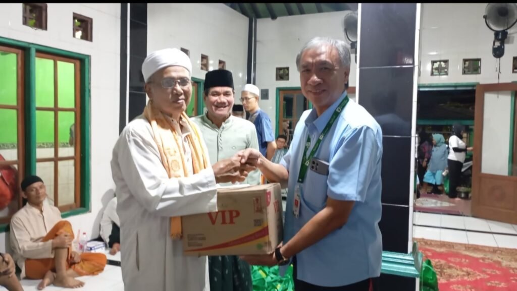 Portal Berita Indonesia dan Dunia Terkini Hari Ini, Update Harian Terbaru, Terlengkap, Tajam, Aktual dan Berimbang. Apical Peduli, Buka Puasa Bersama Berbagi Berkah Ramadhan 1446 H/ 2025 dengan Warga Marunda Pulo Kampung Pitung - Teropong Rakyat