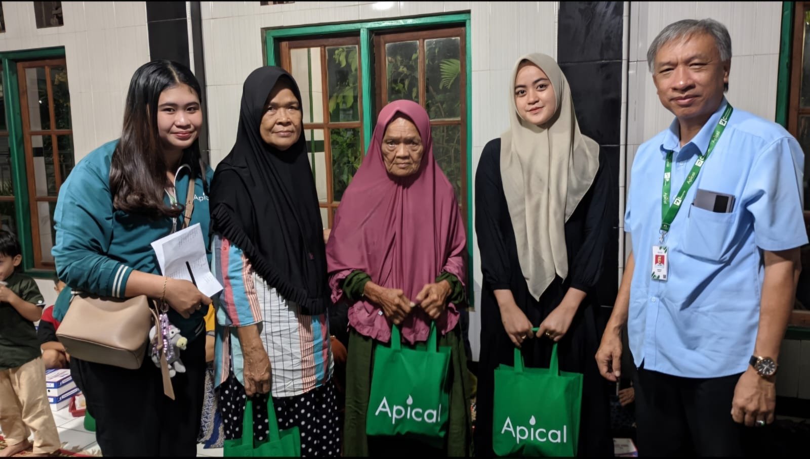 Apical Peduli, Buka Puasa Bersama Berbagi Berkah Ramadhan 1446 H/ 2025 dengan Warga Marunda Pulo Kampung Pitung - Teropongrakyat.co