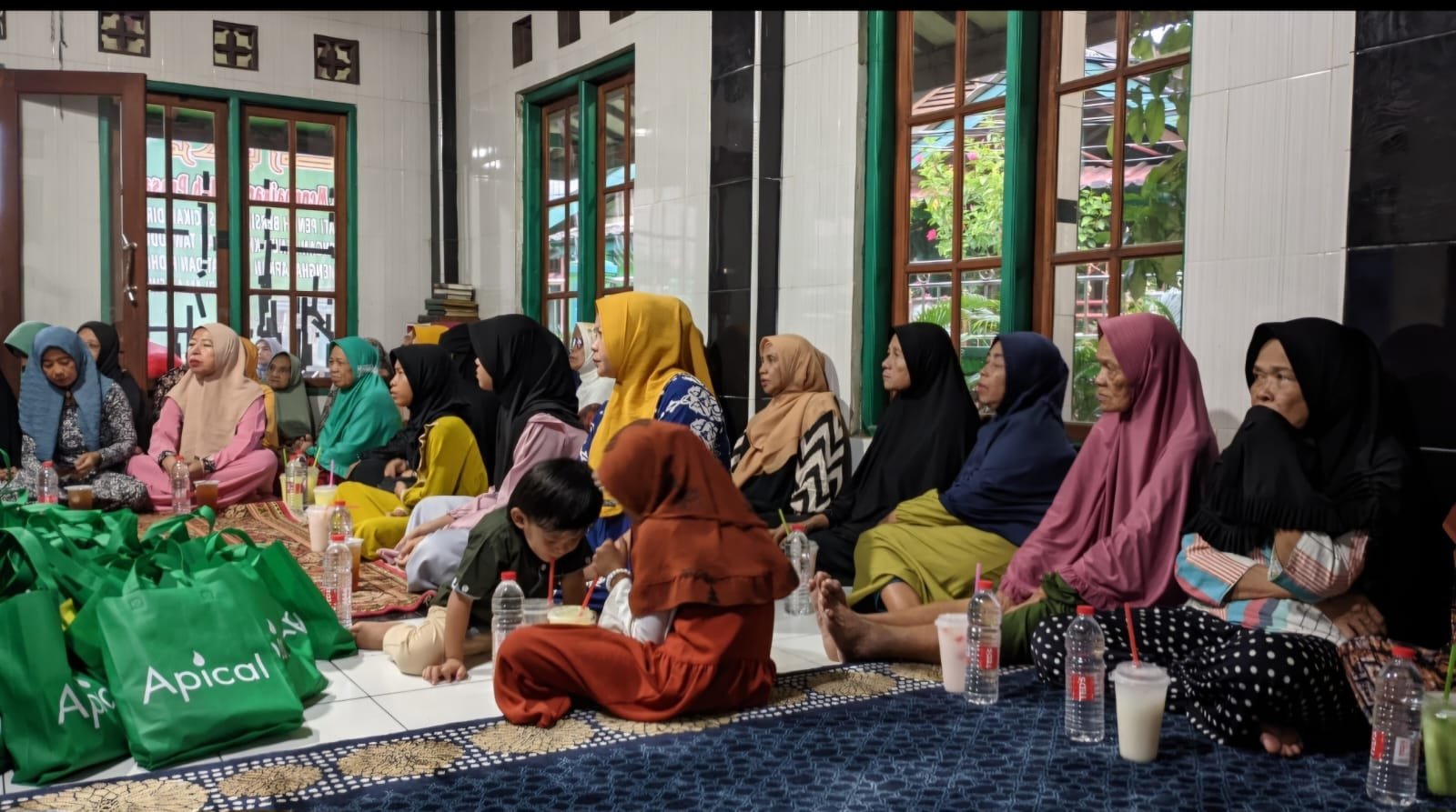 Apical Peduli, Buka Puasa Bersama Berbagi Berkah Ramadhan 1446 H/ 2025 dengan Warga Marunda Pulo Kampung Pitung - Teropongrakyat.co