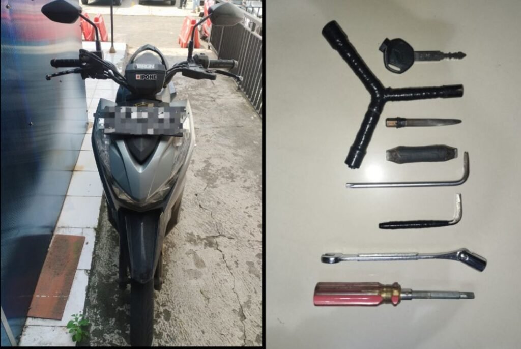 Portal Berita Indonesia dan Dunia Terkini Hari Ini, Update Harian Terbaru, Terlengkap, Tajam, Aktual dan Berimbang. Gasak Motor di Kemayoran, Dua Maling Nyaris Tewas Dihajar Massa! - Teropong Rakyat