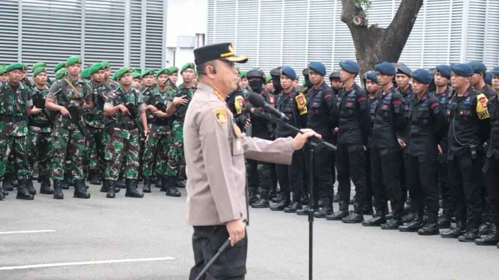 Portal Berita Indonesia dan Dunia Terkini Hari Ini, Update Harian Terbaru, Terlengkap, Tajam, Aktual dan Berimbang. Malam Takbiran di Jakarta Pusat, Polisi Siaga di Titik Rawan: Warga Apresiasi Pengamanan - Teropong Rakyat