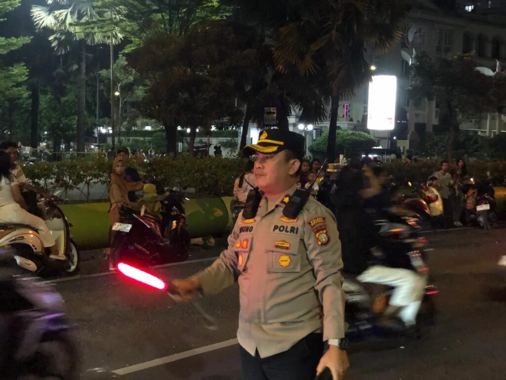 Portal Berita Indonesia dan Dunia Terkini Hari Ini, Update Harian Terbaru, Terlengkap, Tajam, Aktual dan Berimbang. Pengamanan Malam Takbiran, Kapolsek Kemayoran: Jadikan Malam Perayaan Hari Kemenangan dengan Kebaikan - Teropong Rakyat