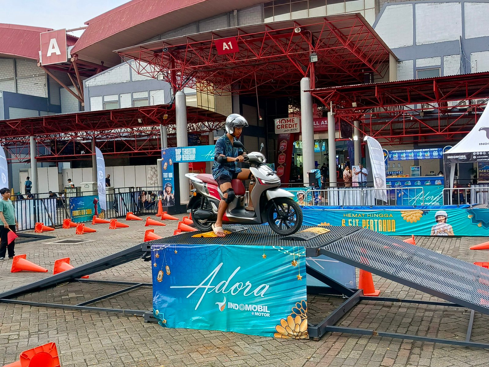 Adora Meriahkan Jakarta Lebaran Fair 2025, Tawarkan Pengalaman Berkendara Hemat dan Nyaman