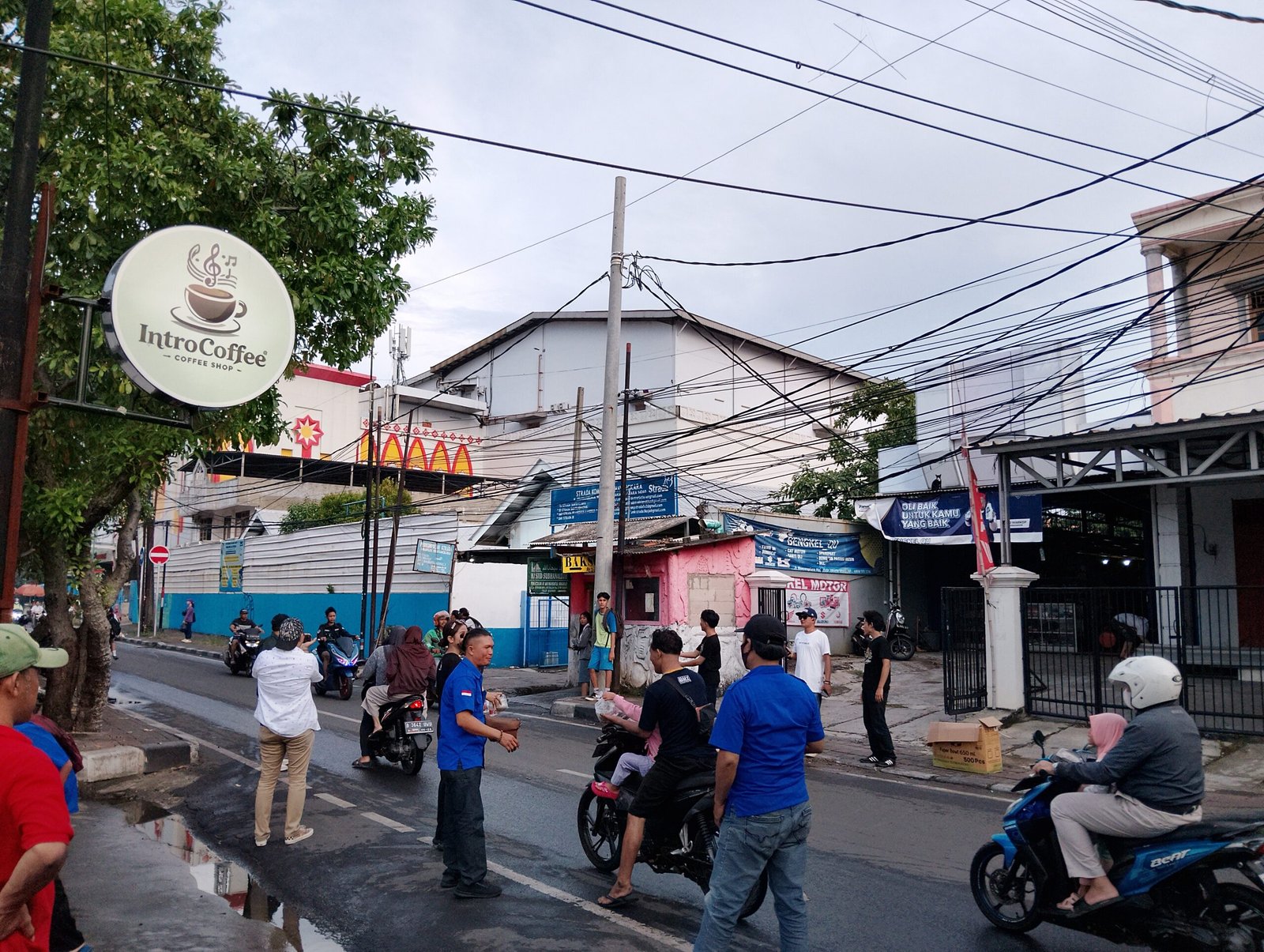 PWI Pokja Walikota Jakut dan Introcoffee Sukses Bagikan Takjil, Siapkan Buka Puasa Bersama dan Santunan Yatim - Teropongrakyat.co