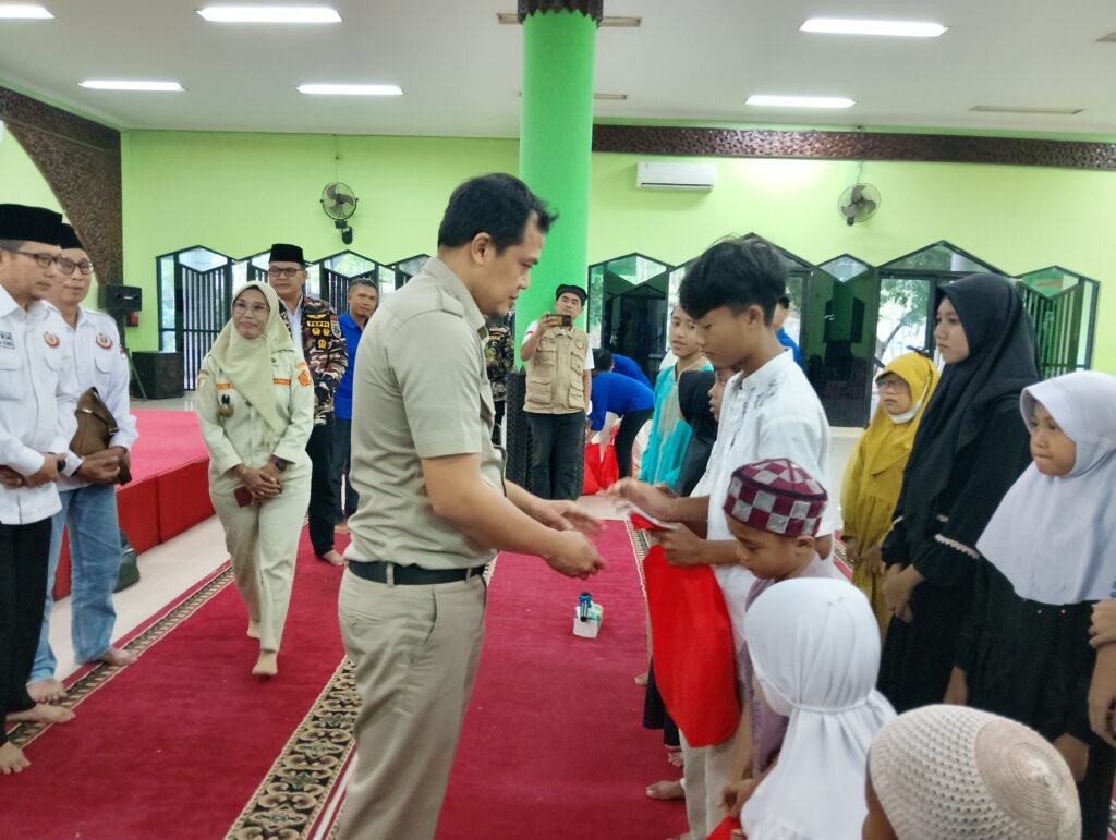 Portal Berita Indonesia dan Dunia Terkini Hari Ini, Update Harian Terbaru, Terlengkap, Tajam, Aktual dan Berimbang. Buka Puasa Bersama dan Santunan Anak Yatim di Jakarta Utara: PWI Pokja Wali Kota dan Ormas Tunjukkan Solidaritas - Teropong Rakyat