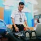 Salah Satu Staf LRT yang Mencoba Menjadi DJ
